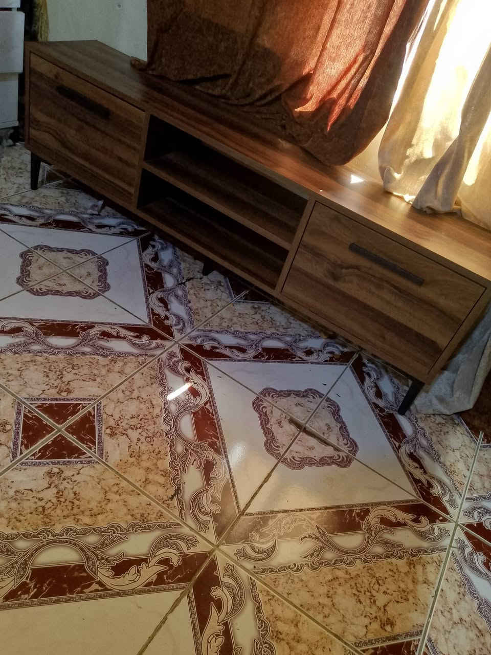 ميز بلازمه للبيع مكاني بغداد ‏‪***********‬‏
