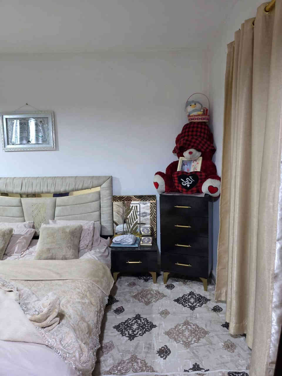 غرفة نوم تركي لون اسود فحمي متكون من ٨ قطع نظافتها ميه ب ميه سعرها ٧٠٠ 
استفسار من الرقم *********** كركوك, العراق
