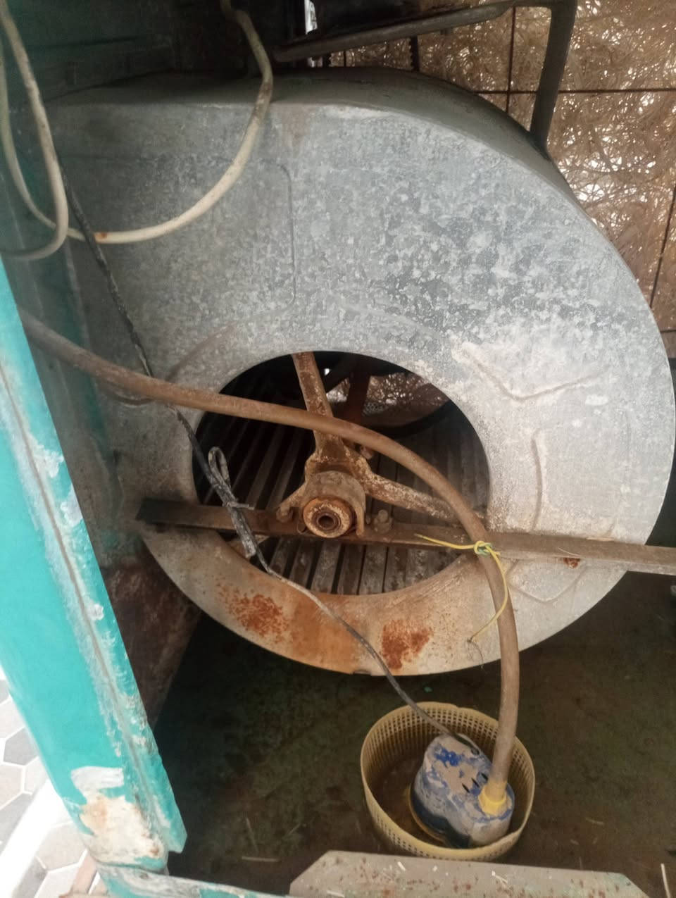 مبرده+تنور وميز حديد وميز خشب السعر 85 الف.  الدوره الفرع الاول خلف بريد الدوره الموبايل ***********
