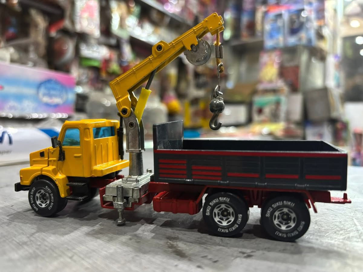 كرين حرامي

Volvo  المُلقب أبو زلوف 😍

صناعة قديمة 
صناعة ألمانيا الغربية 🇩🇪 من شركة SIKU
الحجم 1:50

السعر 43 الف فقط 🔥 

يتوفر توصيل لجميع محافظات العراق 🤩💙

 📍العنوان / شارع فلسطين - خلف المستشفى العالمي 
مكتبة الأمين للحجز و الاستفسار على الرقم او مراسلة الصفحة ***********
#مصغرات #سيارات_مصغرة #بغداد
