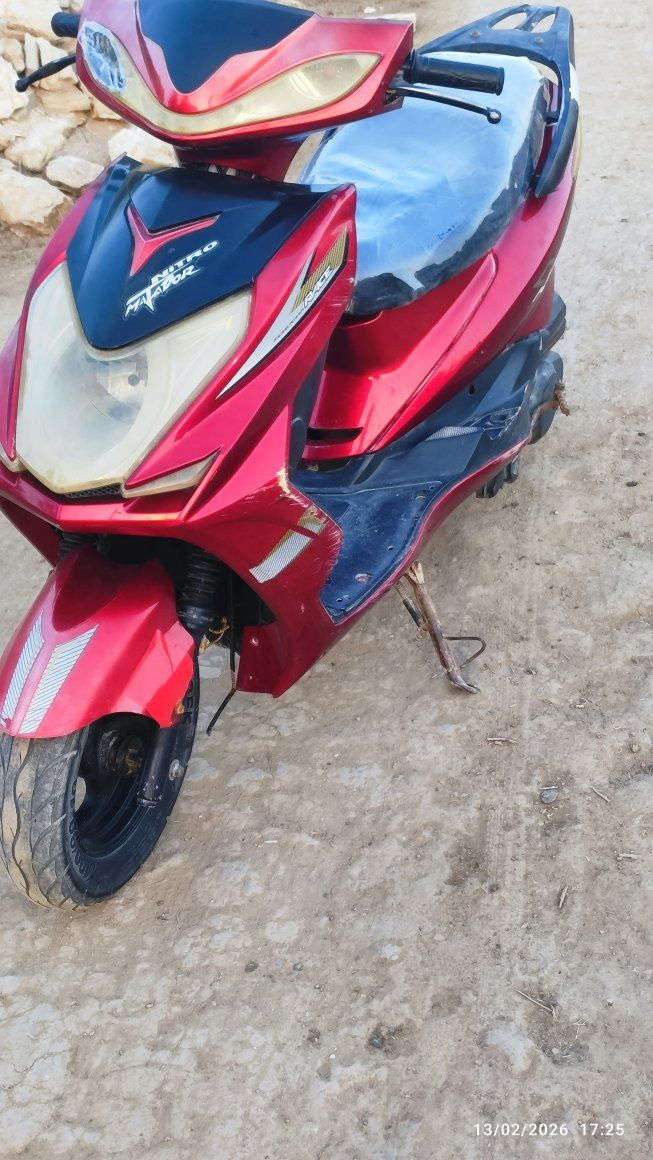 سلام عليكم 
دراجه سكنس للبيع 
كهربائيات كلها شغاله سلف لايت اشاير هورن
شلعه ومعدل حلوات 
نضافه كدامكم
مجفته جديد
سعر 250 وبيها مجال
مكان مجد
شراي خاص او تصال ***********
