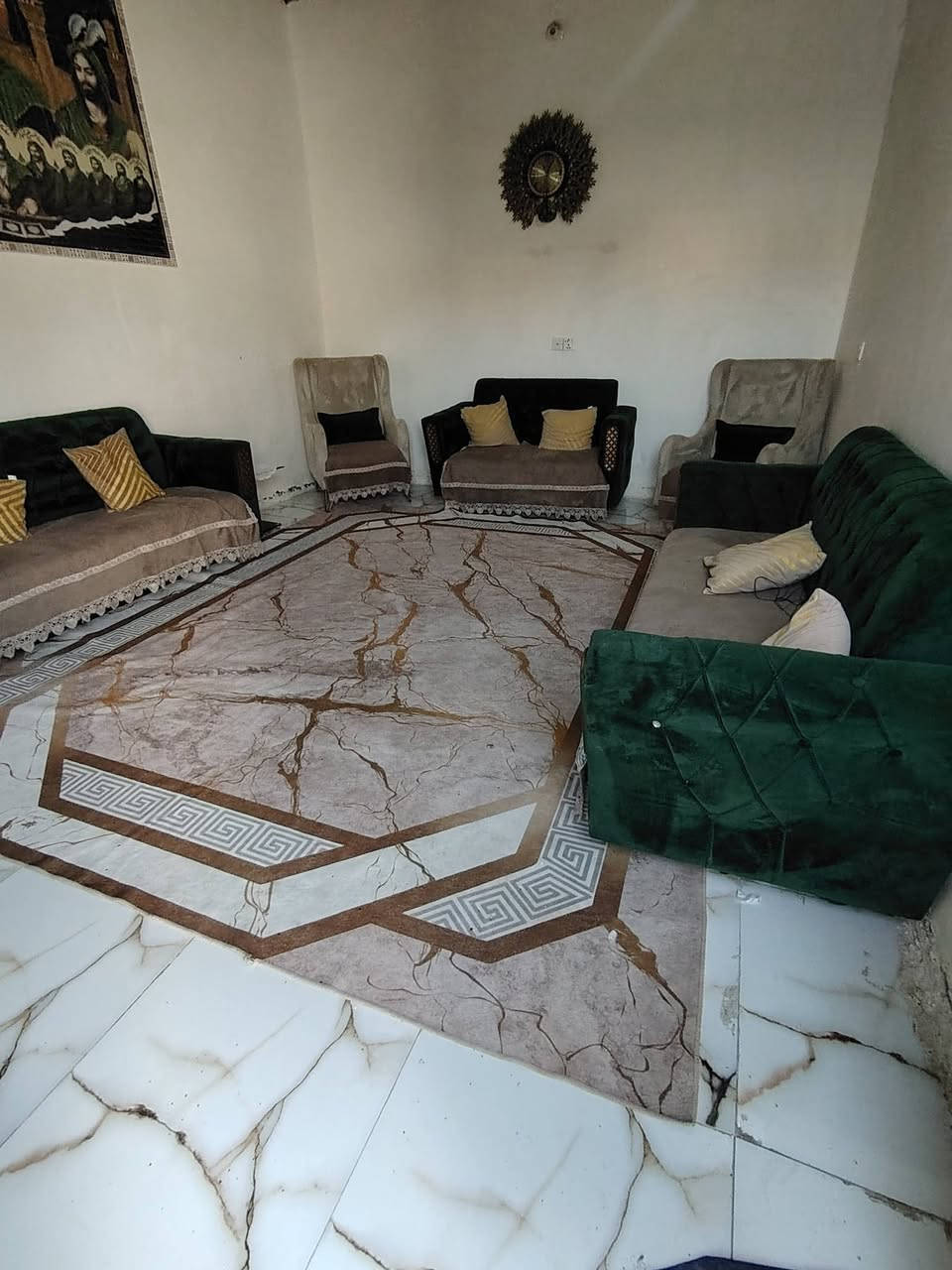 بيت للبيع مساحه 185 حي الامين الاول مقابيل حسينيه مالك الاشتر كونكريت مسلح طابقين طابو زراعي سند 25 للستفسار ***********
