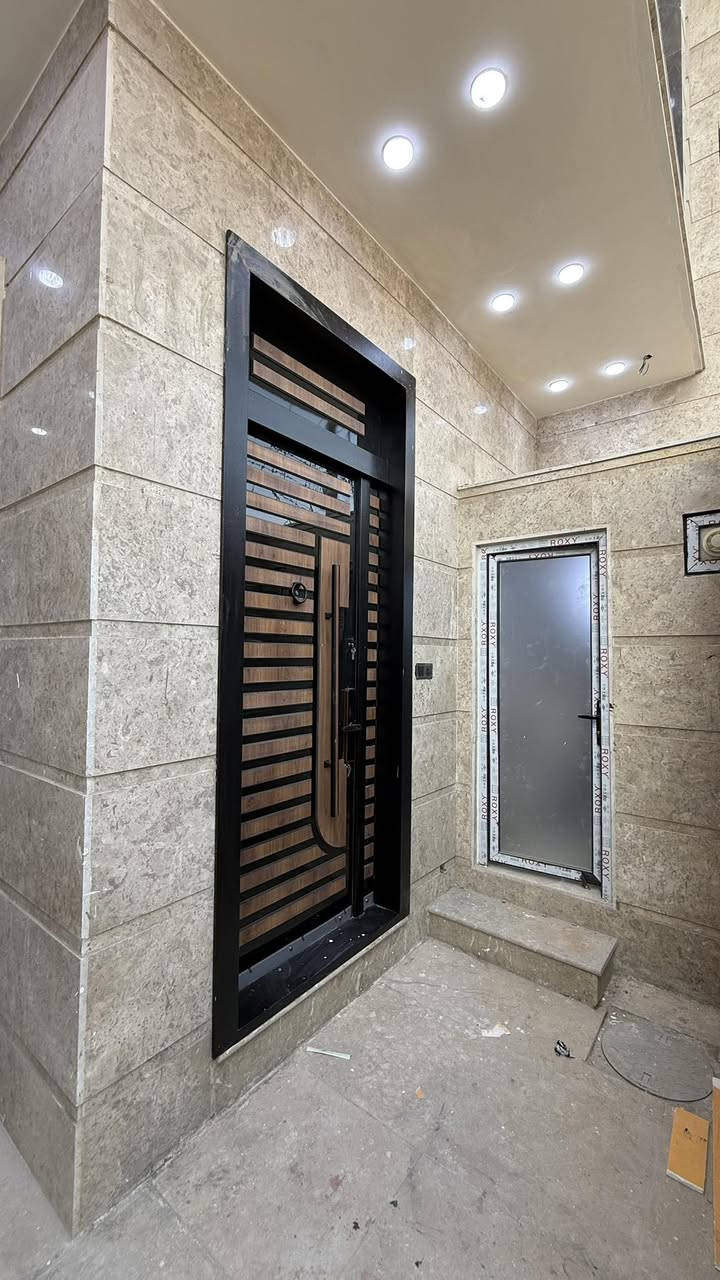 🏠دار   #للـــــــبيـــــع غــيــر #مـــســـكـــون #ســابــقــا آرضـــيـــه

 #مـــرمـــر مــع #واجـــهه #مــــرمـــر 

الـمــوقـــع 

#كـــــرامــــه خــلــف #التـــجـــاري او خـــلف #آكــد للمــطــابــخ او خـــلــف #الـــضــــامــــن 
___________________
المساحــــــة // 130م  #طابــــــو #مـــــلك  #صـــرف 
الواجهـــــــــة // 6.5م 
النــــــــــــــزال // 20م

الــشـــــــــارع // 10م #تـــلبــيط و #مجـــاري 
___________________
🧱🏗️ #الطابــــــــــــــق #الأرضـــــــــــــي
غرفــــــــــه نـــــوم  وصالـــــــــة وهــــــــــول ومـــطـــبـــخ   ومجمــــــــــع صحـــــــــــيات  خـــارجــيـــه  وداخــلي 

🧱🏗️ #الطابــــــــــــــق #الثانــــــــــــــــي 

 غــــــــــرفــــتين نـــــوم وهــــــــــول ومجـمــــــــع صحـــــــــــيات

ســطـــح نـــاصــي وســــطـــح عــــالـي 
___________________
للأستفســـــــار عــــــن السعــــــــر يرجـــــــىٰ تـــــــرگ تعليـــــق (السعـــــــــر) #وسيتــــــم #الـــــرد  
__________________
#مكتـــــــــب
                🏘️أمــــــــلاك بابــــــــل للعقـــــــار🏘️
#الكــــــــائن

☎️ *********** واتساب☎️‏‪0782 220 3665‬‏ واتساب
    شارع_الكرامة_قرب_الضريبة_مقابل_التخطيط_العمراني
        
_____________________________________________
