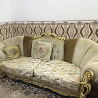 تخم ملكي • ٣ نفر • ٢ كرسي