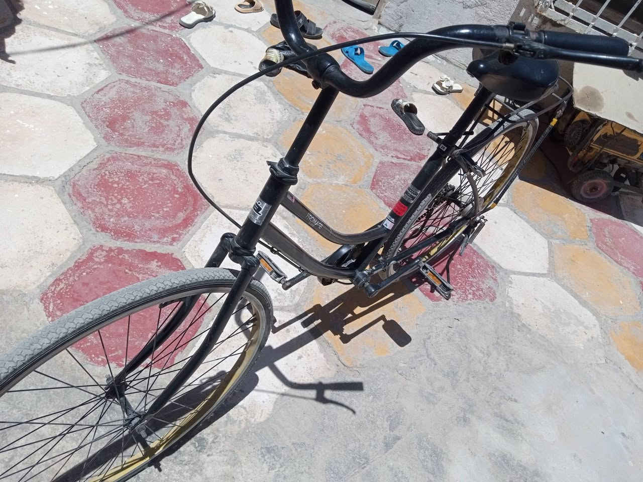 سلام عليكم بسكل للبيع حجم 26 نضيف اغرض موجود كامل مابي اي نقص سعر 70وبي مجال مكان حله فقط الشراي يتصال على الرقم ، ***********

