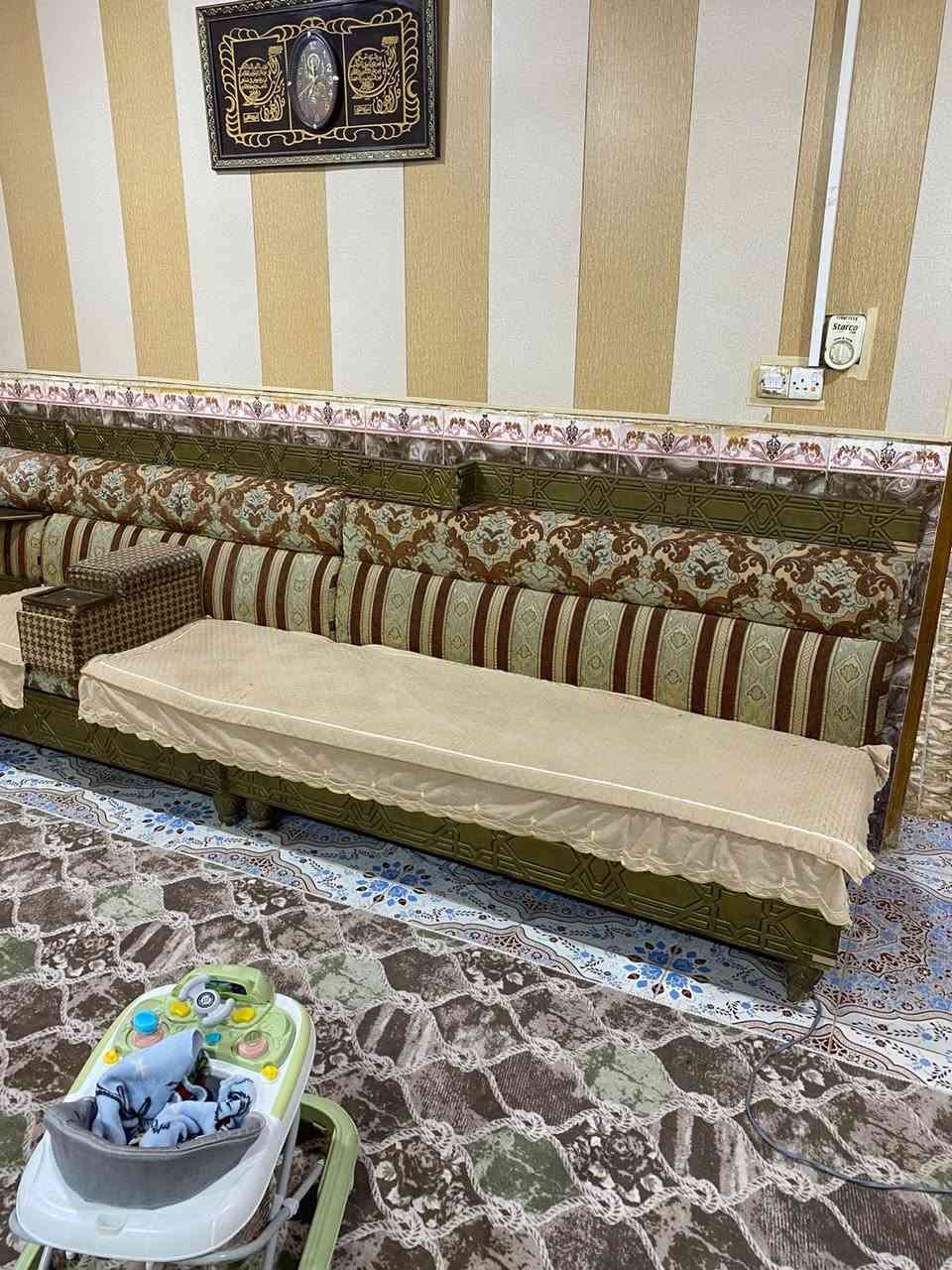 السلام عليكم
ديوان نضيف ومرتب مساحتة  12 متر
المكان البصرة گرمة علي اللطيف 
للأتصال  ***********
