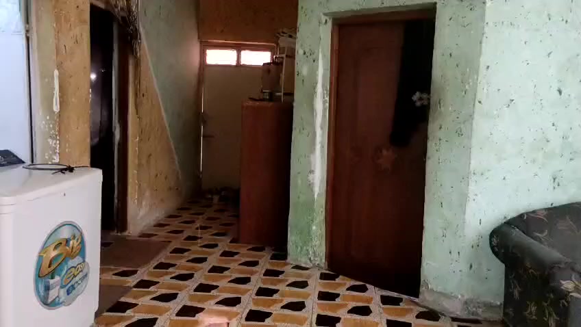 السلام عليكم بيت ٢٤٠ محلة ٧٧٤ طابو صناعي  الرشاد شارع الحدادين يحتوي بيت على استقبال وصالة وغرفتين وحمام داخلي وخارجي كراج جبير وحديقة امامية ترك ومنور ومطبخ حارد بارد وكامل خدمات حتى تبليط مشمول 

السعر خاص للاستفسار ***********  وموجود واتس
