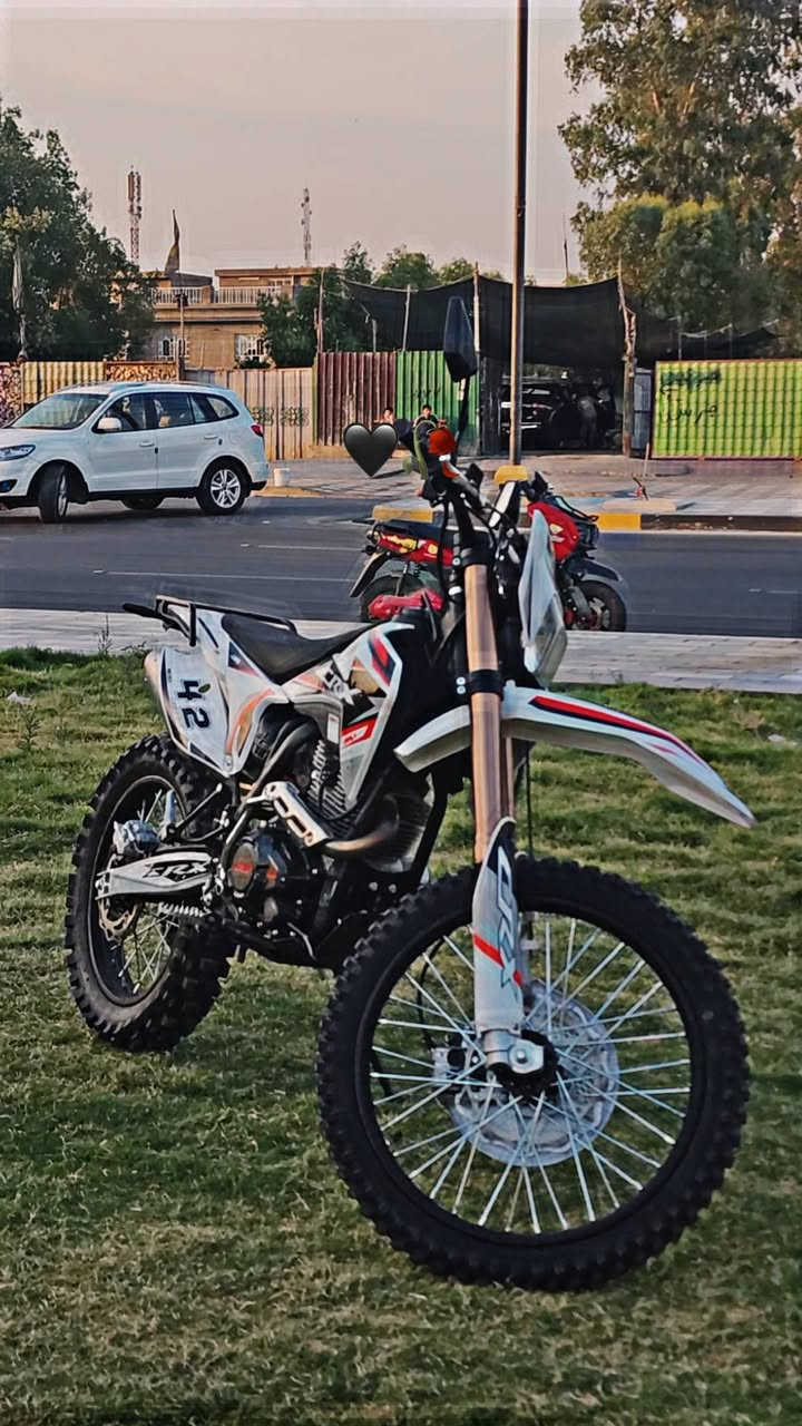 السلام عليكم للبيع فقط
قفاز CRX موديل 2025 نازله 2026 
الدراجه زيرو بوضع الشركه 
ماشيه 95KM فقط اول تبديله دهن 
المكينه 350cc اربع ولفات
كير عادي خمس نمر 
شلعه ومعدل وبطناش  
الدراجه بيها اوراق معرض فقط 
المكان / بغداد البلديات 
الرقم / ***********
السعر1750000/ مليون وسبعميه وخمسين
