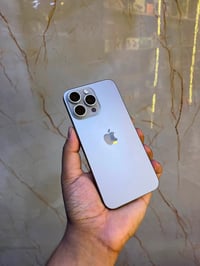 ايفون 15 برو ماكس • ٢٥٦ • بطاريه ٨٥