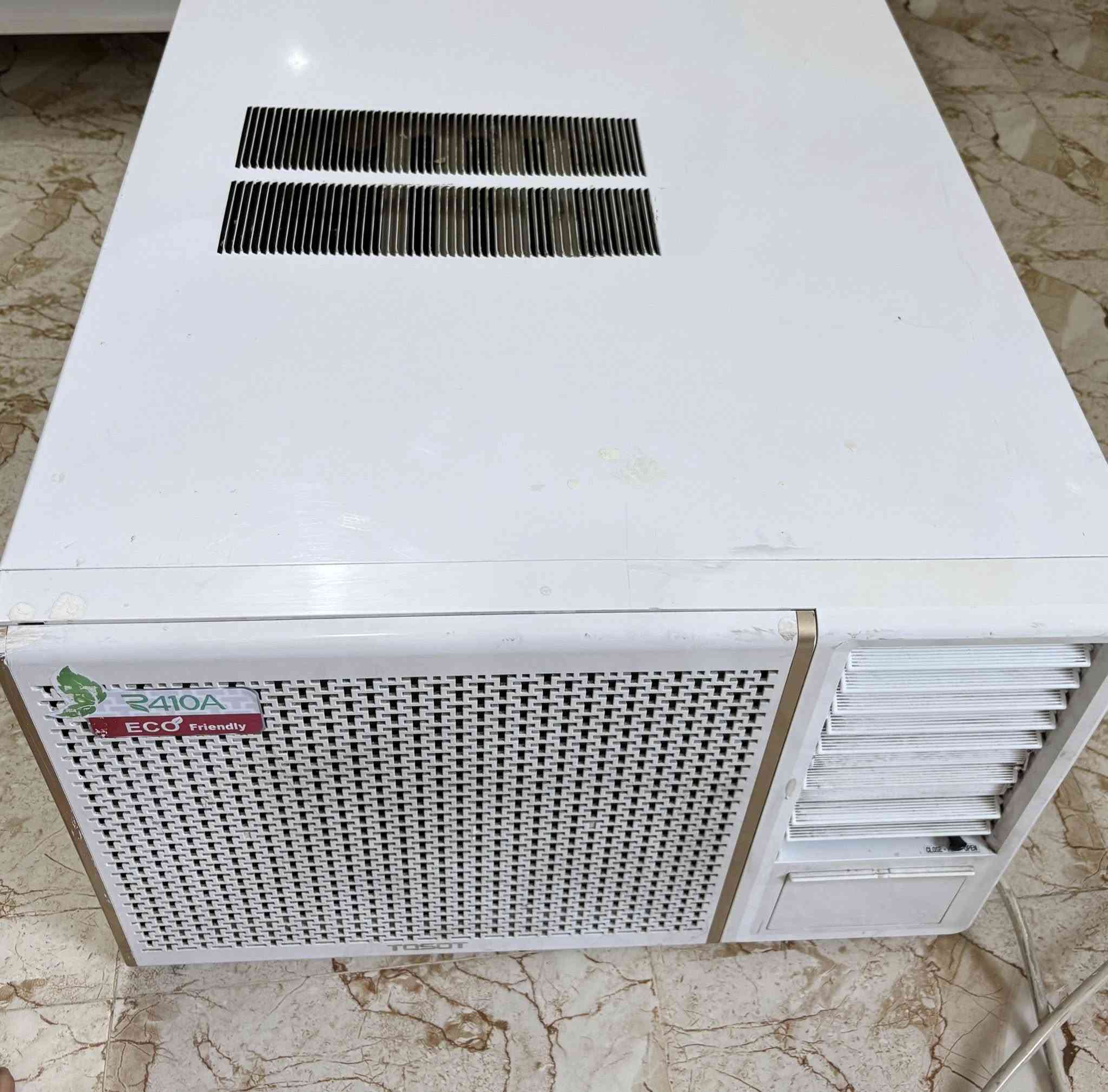 السلام عليكم مكيف توسوت طنين للبيع تبريد ثلج وتدفئة نظيف كلش سعره 450 وبي مجال مكاني الشعب العقاري***********
