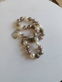 سوارات • قلادات • كمية كبيرة