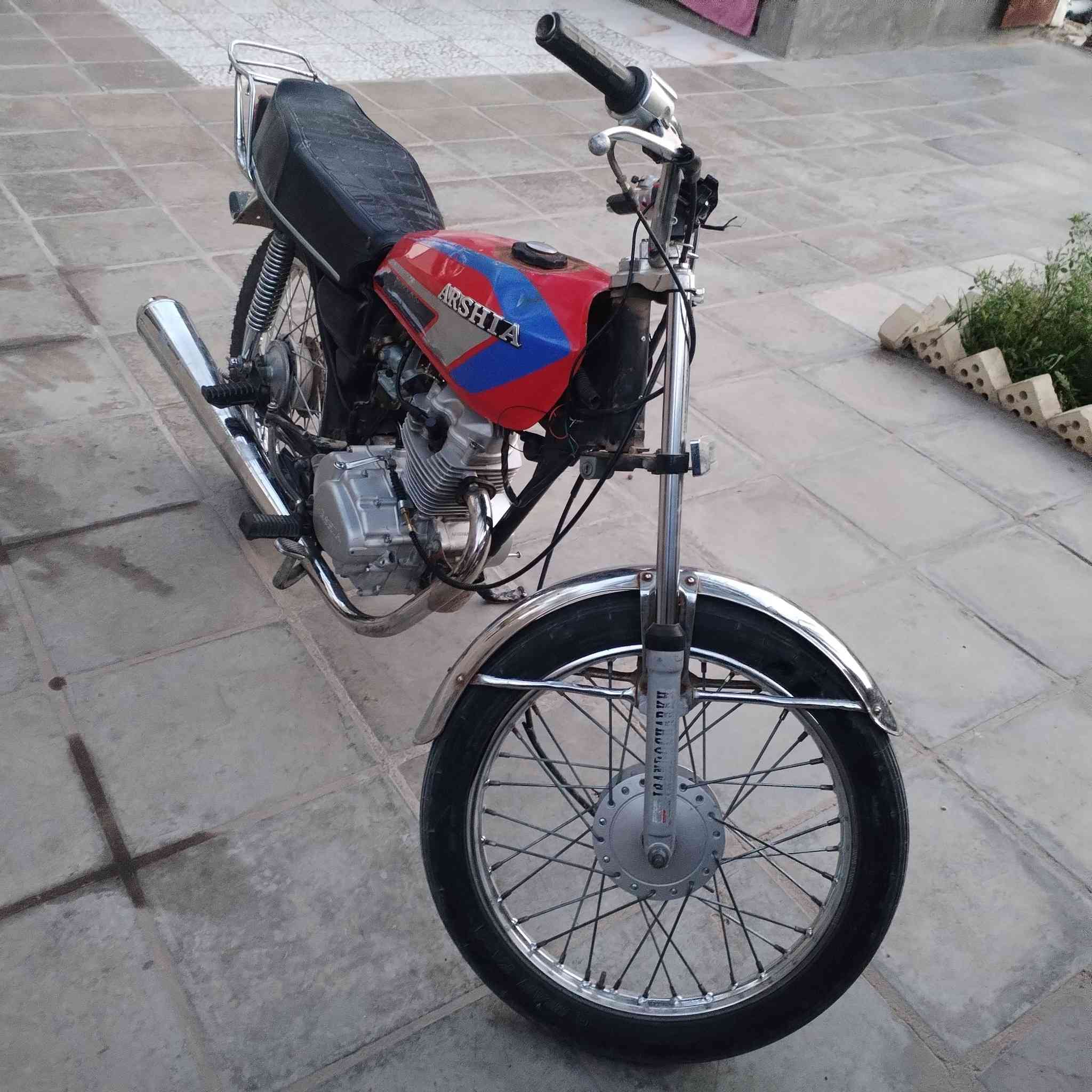 سلام عليكم دراجه  كلك للبيع مديل 22 المحرك مديل 2024 ما مفتوحه ولا تنقص ولا تبخر نضيفه الدراجه 350 وبيه مجال متواجد فيس  هاذه رقمي ***********
