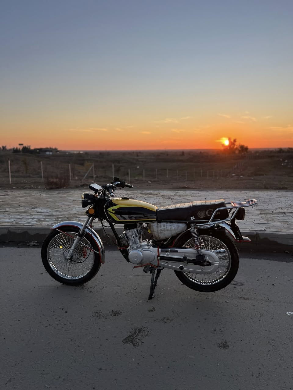 السلام عليكم 
 دراجه تايكر  موديل 24  محرك شرط ممفتوح كهربايات كله شغاله دراجه كامله مكمله السعر 625 وبيها مجال للشرايه ***********
