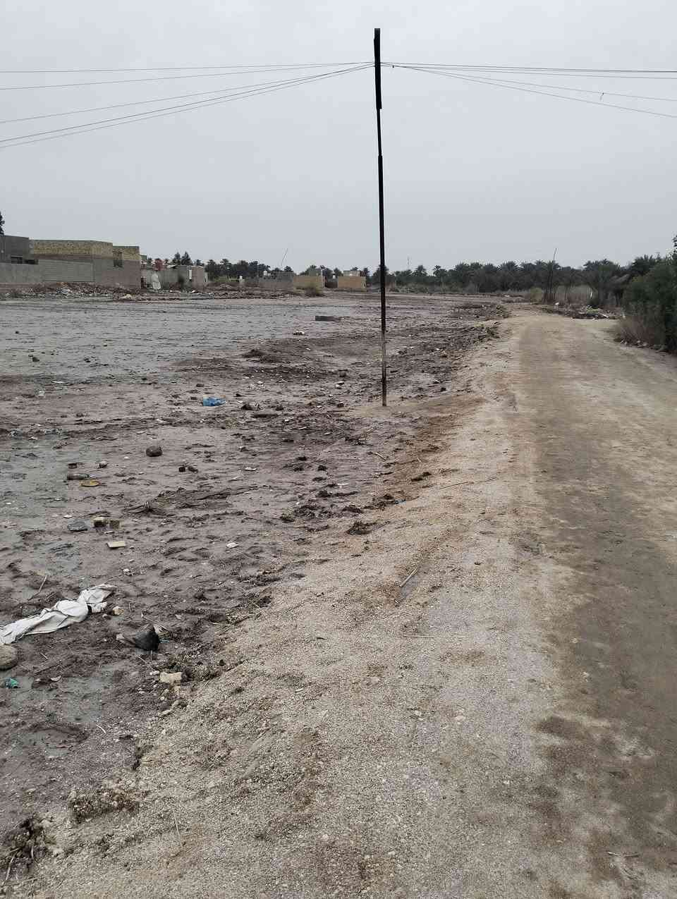 قطعه البيع مسحه 1260 منطقة الشوفه تبعد عن الشارع العام 150 متر الستفسار ***********
