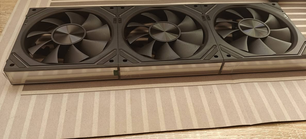 سلام عليكم 
فانات مغناطيسيات 
غير مستخدم مع كامل الملحقات 
لون اسود طافي
25 الف

الكت الثاني 
رفيرس مغناطيس 
لون اسود 
غير مستخدم
25


**إذا كنت صاحب هذا الإعلان وتريد حذفه لأي سبب، رجاءا أرسل رسالة إلى الدعم الفني**