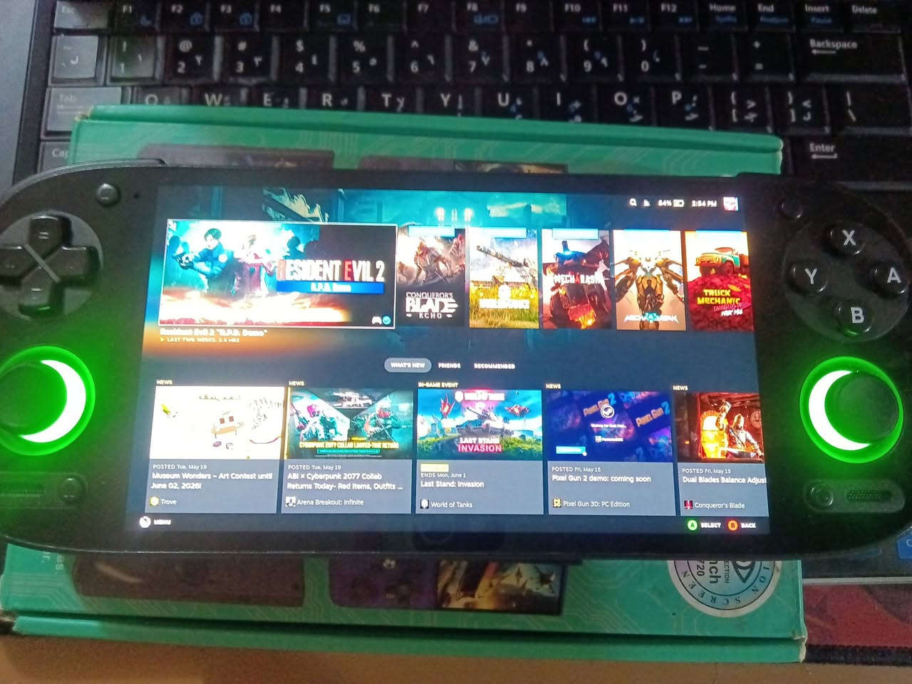 السلام عليكم.

ريترويد بوكت 5 Retroid Pocket 5 للبيع.

الانظمة:
لينوكس.
اندرويد.
ستيم او اس SteamOS.

الشاشة فحمية، فحامتها قوية لدرجة انو يستخلصون الفحم من عندها!
يشغل ببجي اعدادات كلش عالية، بس الفريمات حدها 60، هو الجهاز شاشته 60، اذا تحطه اكثر كلشي ميصير.
الدقة: Full HD.
الشاشة لمس طبعا.

العاب ستيم مثل ممبين، ب الدقة حسب اللعبة، هاي Resident Evil دقة 720p حتى تشتغل بسلاسة مطلقة.

سعره؟ ماعرف 😅
توصيل اكو.


**إذا كنت صاحب هذا الإعلان وتريد حذفه لأي سبب، رجاءا أرسل رسالة إلى الدعم الفني**