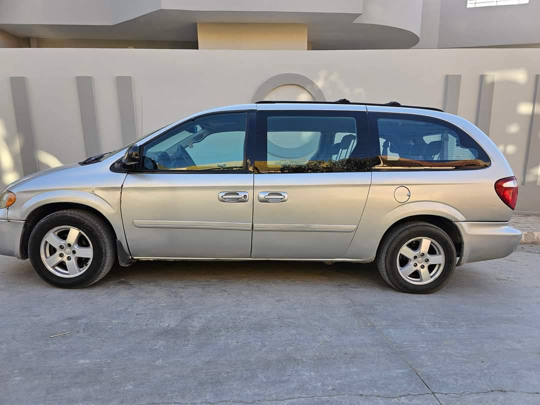 دوج كرفان 2007 شاصي طويل
3 قطع تبريد 
مكينة 3300 شرط 
كير شرط 
كشنات منفصلة سياحي 
رقم ديالى مشروع وطني  شرعيها بالموصل 
يعني تحويل بالموصل ووين من تريد 
السيارة مصبوغه عام 
كابون بانزين بيها 
سعرها 60 وبيها مجال للطيبين 
***********
