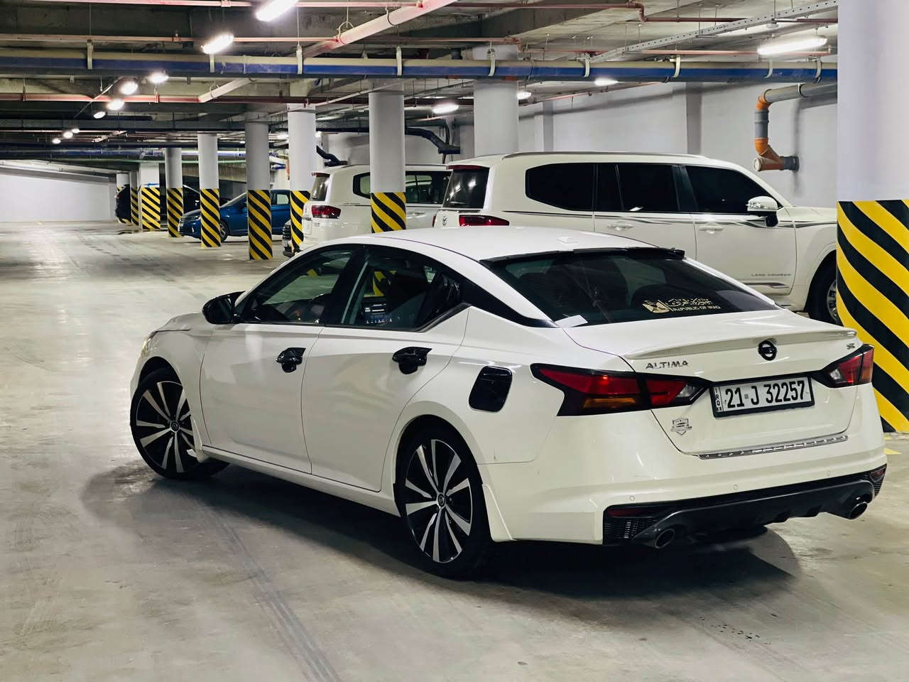 نيسان التيما 2021
_ مواصفات SR
السياره جلد وكشنات كهرباء وشفتات ستيرن ورادارات 360 
السياره جديده بدون نقص كلشي بيه على وضع الشركه بدون حادث بدون ايرباك بدون صبغ فقط ابرد بلجامرلغ السكن ماشيه 50 الف كيلو (31ml)
سعره 172 وبيه مجال وبلعافيه على الياخذه
*********** المقدادية, ديالى
