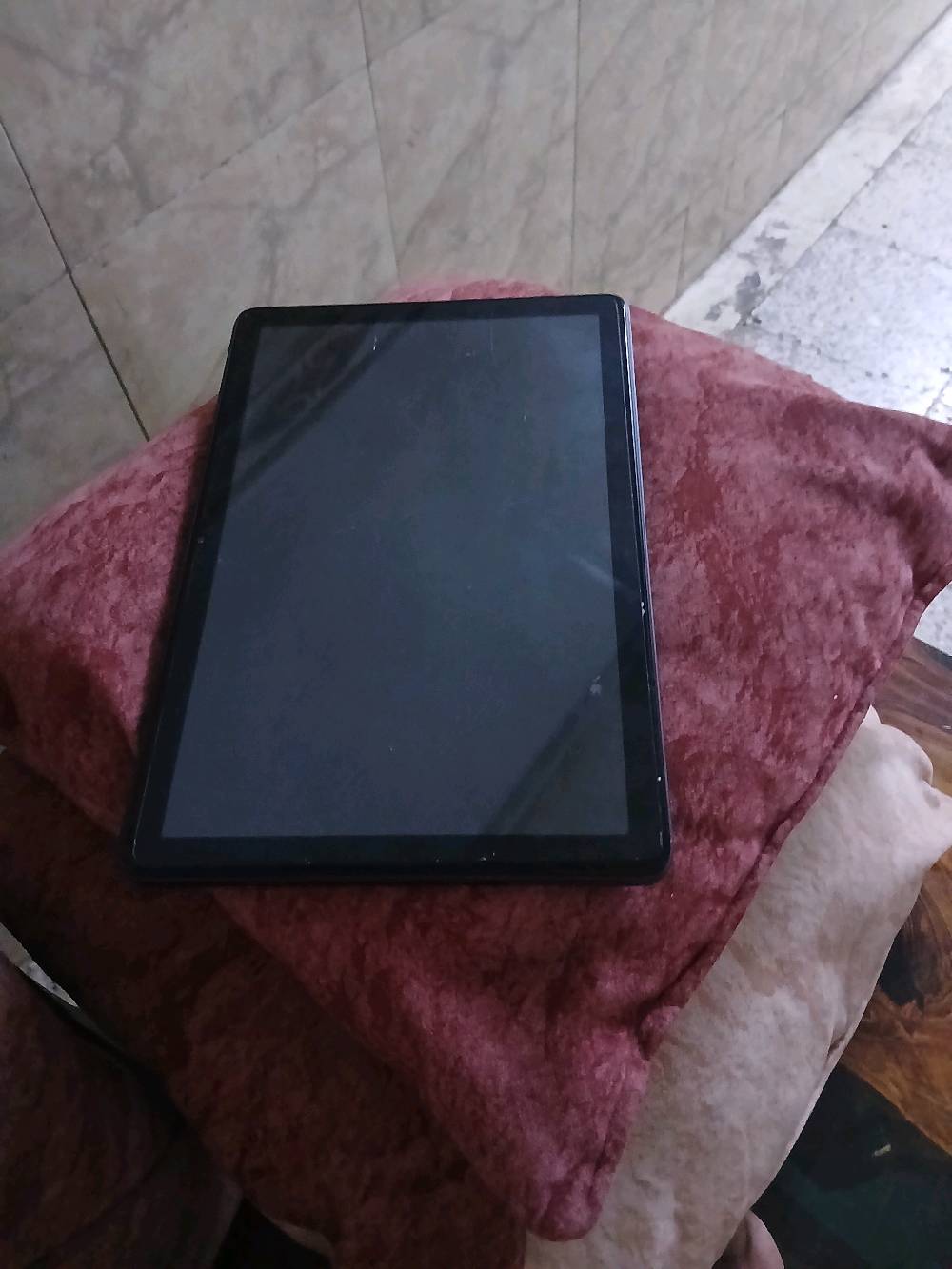 ايباد مستعمل نظيف شغال استعمال قليل اخو الجديد ذاكرة ١٢٨ بلاك فيو للبيع غزالية السعر ٦٠