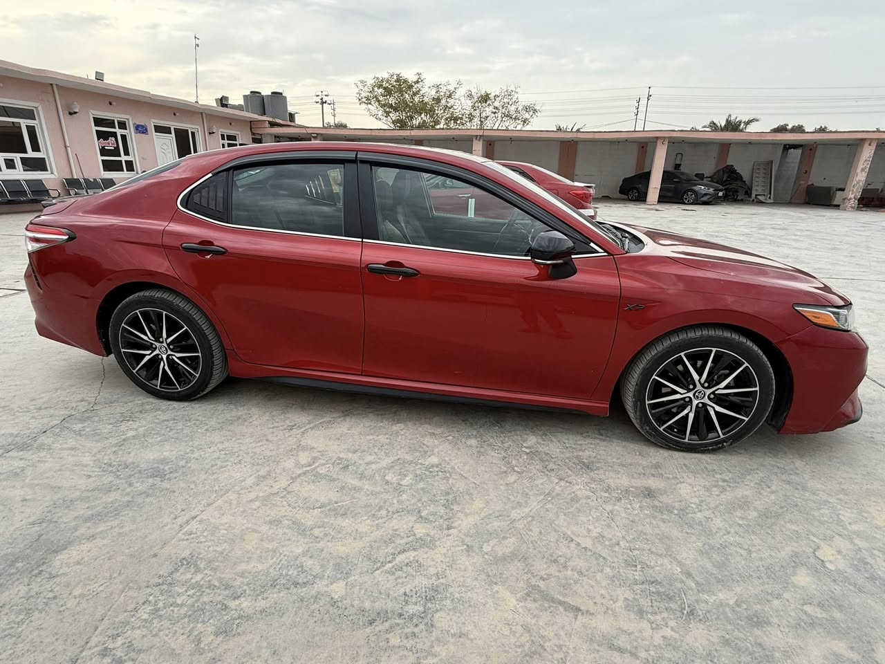 سلام عليكم كامري موديل 2020.  فول موصفات ماشيه 120 كيلو متر.    بيها قطعتين تبديل بلاد وربع   بونيد صبغ.  بدون دواخل  وسونار مرفق مع الصور.  
السعر 172 وبيها مجال 
العنوان ديالى خانقين 
***********
