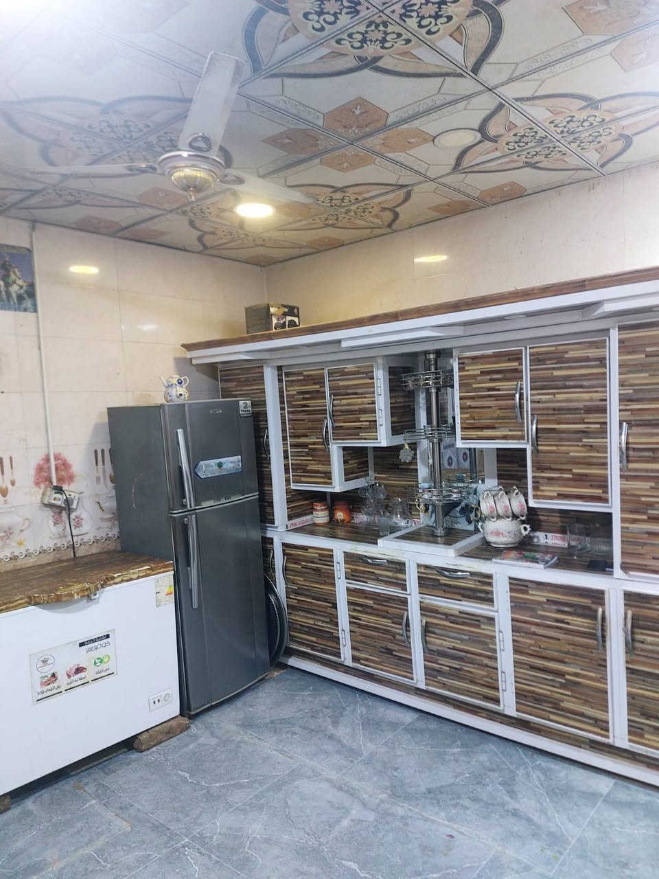 #دار للبيع/ حي الزهراء من جهة حي الشرطه ..
#المساحة /١٢٥متر مربع /واجه ٦ وربع نزال ٢٠ 
#البناء وسط بمستوى الشارع ..
#غرفه نوم وصاله واستقبال ومطبخ صحيات خارجية وداخليه ..
#العنوان حي الزهراء من جهة الأكاديمية 
#الشارع عرض ١٠ متر 
#خدمات كامله 
#للإستفسار الاتصال *********** او*********** مراجعة مكتب القريشي للعقار(حي الوحده /مقابل القطاع البلدي الثالث )
