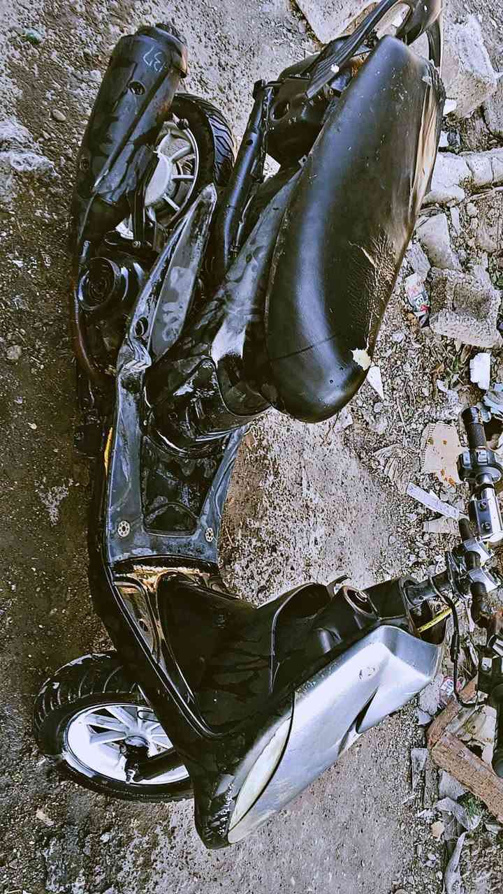 سلام عليكم  دراجه لبيع بيه خيد تبخير دراجه مال تعاليك سلف ما يشتغل بس هندر مكاني لمدائن  لسعر 275  وهاذ رقمي ***********
