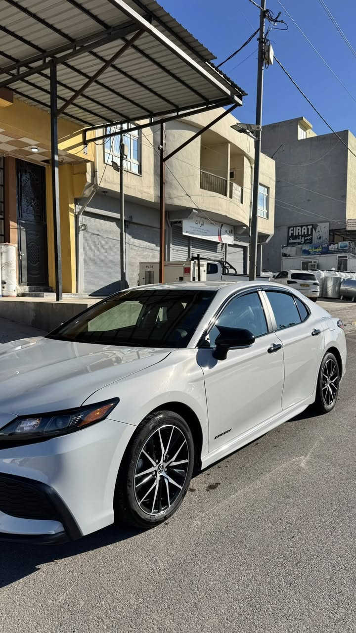 تيوتا كامري  موديل 24
مواصفات SE 
لون سمنتي داخل اسود 
شاشة كبيرة 
تحكمات ستيرن 
رادار امامي 
ظرر حفيف جاملوغ وباب شبر تعديل بارد. 
بدون دواخل برشوت بس بردة 
ماشيا ٢٦ ميل 
بدون مرارسة بس بيع
رقم تلفون ***********
