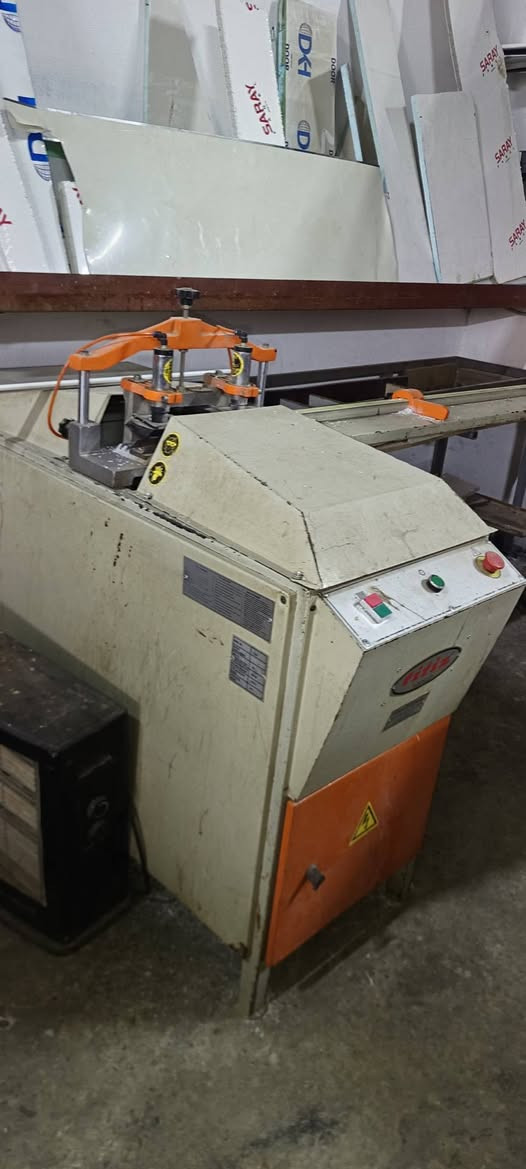 دوکانی ئەلەمنیۆم pvc
بۆ فرۆشتن کاملە
***********
