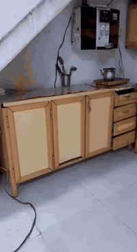 كاونتر نضيف ب٢٠٠ ومكينه شغاله نضيفه مع الميز مالته ب٨٠ الشراي يتصل *********** او خاص
