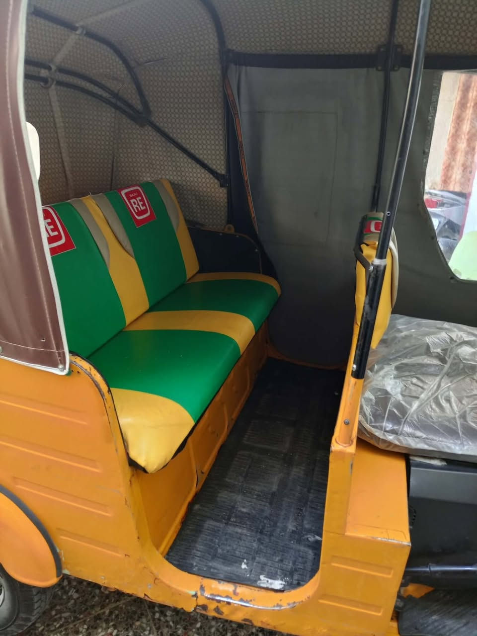 تكتك للبيع نضيفه شغاله موديل ٢٠١٩ سعرهه ٤٨٠٠ مكانه بغداد الحريه***********
