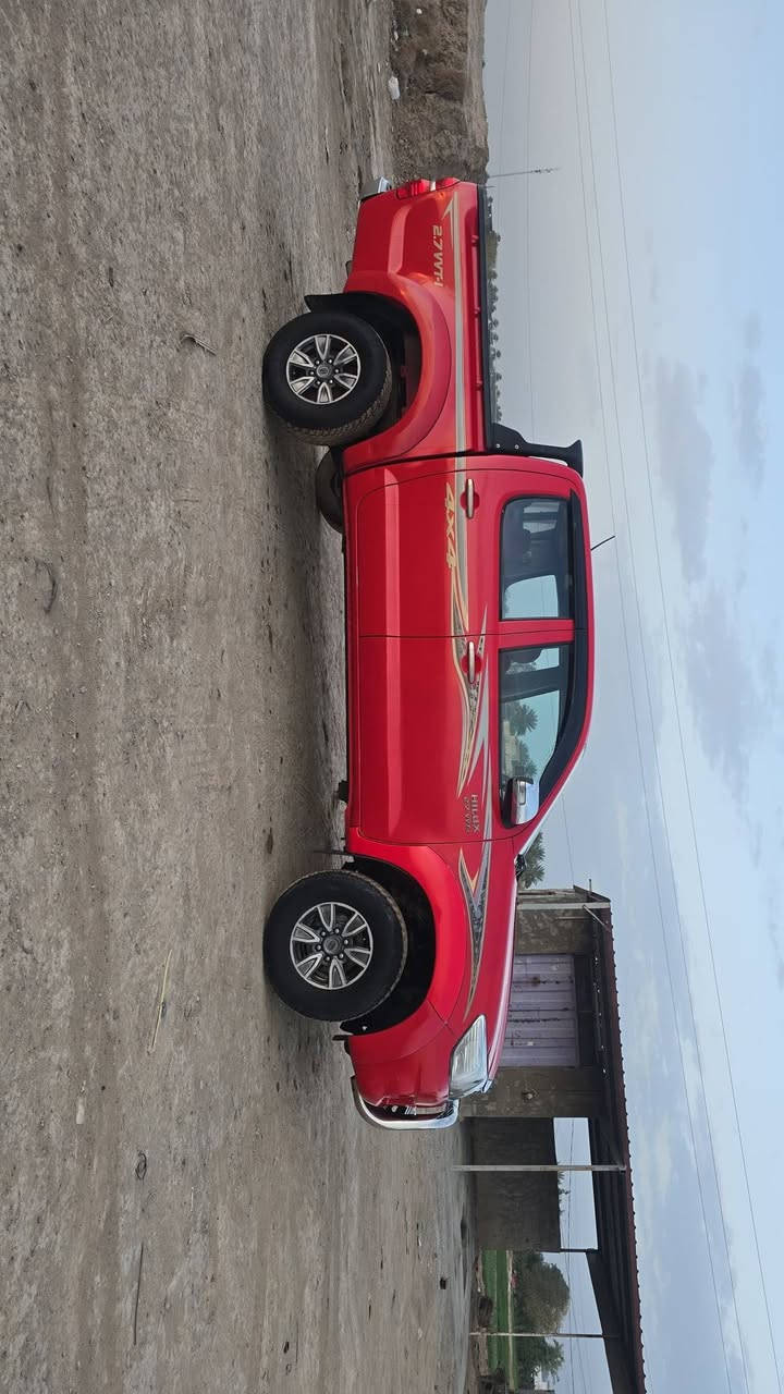 السلام عليكم 
تويوتا هايلوكس 2015  كير اوتوماتيك  رقم بغداد باسمي تحويل ثاني يوم كير و حرك مكفول بيها مكانات صبغ مثل ما مبين بالسونار . 
*********** رقم صاحب العجلة
