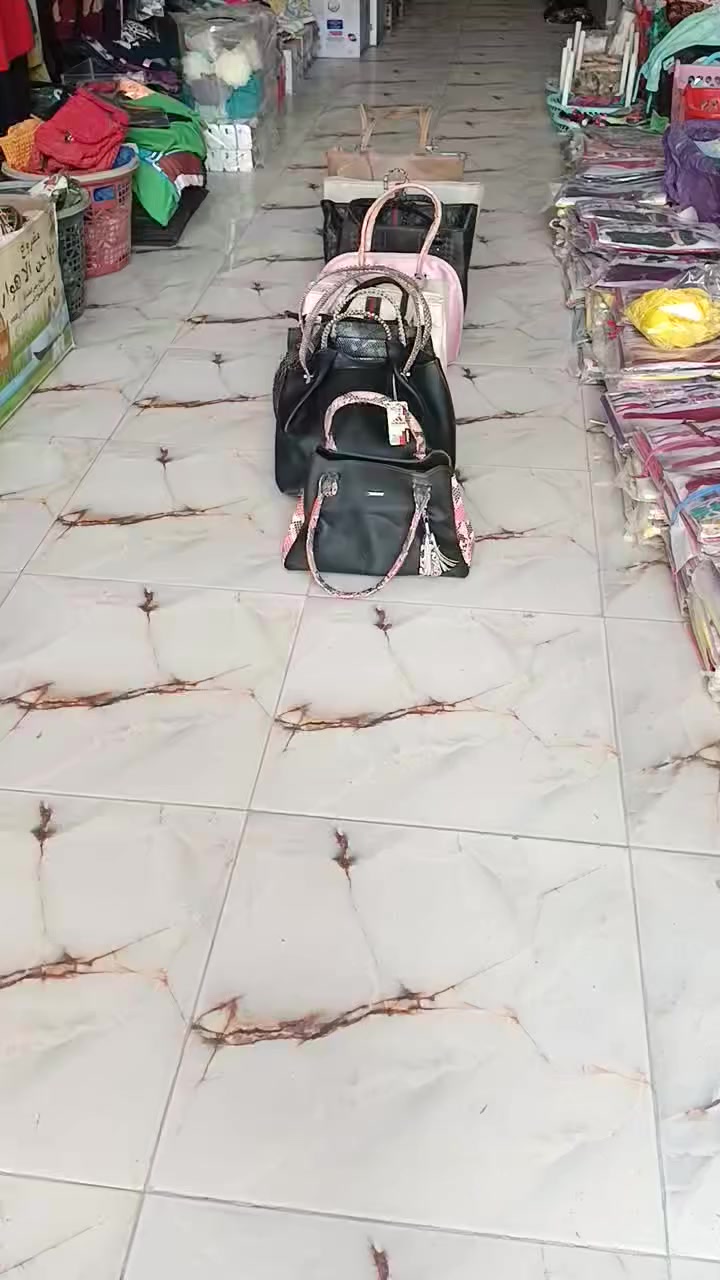 تخفيضات
جنطه نسائي
السعر الف دينار فقط 
لحجز مراسله لصفحة 
***********
