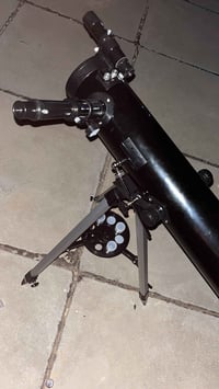 تيليسكوب يدوي للبيع شاهد الله نضيف وما مفتوح ابد يجيك بكارتونته اني اش...