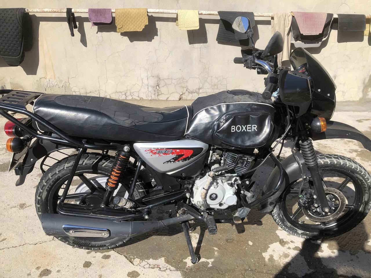 السلام عليكم 
للبيع دراجه بوكسر
موديل 2023/12/6
الدراجه نضيفه حيل استخدام شخصي
الدراجه امرقمه رقمه بابل
اللون اسود 
والنوع جبلي 
بيه تزويدات دبل اشاره 
واقيات لد 
هورن كوري مال سياره 
ماشيه 13735  الف
الله شاهد دهنه ابو 18 اديرله 
بانزين كل تفويلتين أو كل ثلاثه محسن 
يعني ايدي بيه تجي تفحص وشوف ابعينك قله اطلع بيه 
الدراجه ماطابه تصليح بهائي
السعر٢٦٧٥ بيه مجال حك الجيه
والموشراي لتعبني والرزق على الله
مكاني حله مركز مدينه
الرقم/***********
انه مكفل في بيعه
