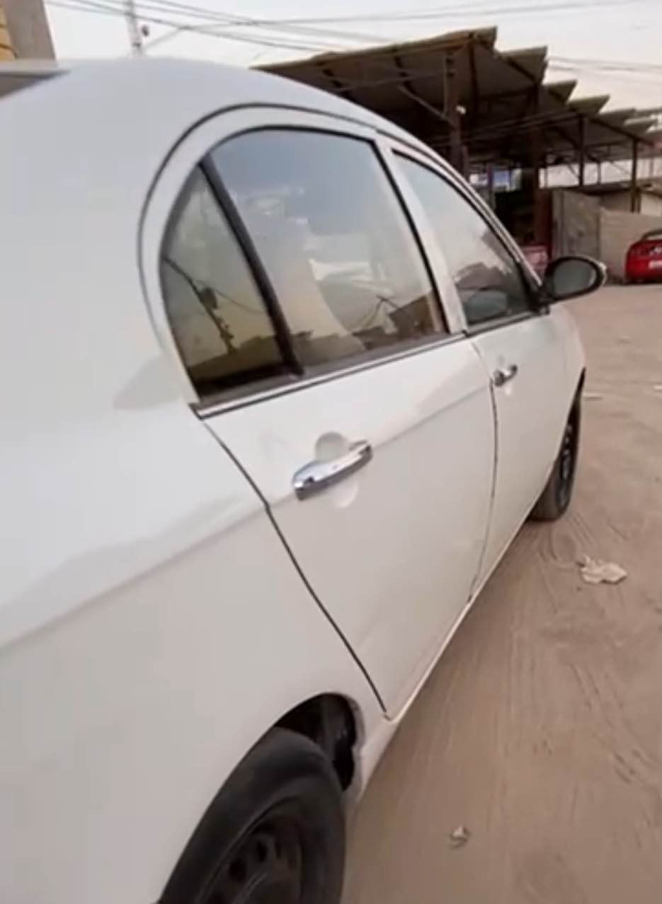 سياره ليفان مديل 13
محرك كورلا 1800
گيرها بلاد عادي
تبريدها شغال
حداديه صدر كله جديد
فتحه شغاله
تحكم مري شغال
جامها يصعد وينزل ماعدا وحده خلفيه
سنتر لك شغال بصمه
سياره اقتصاديه ومال شغل 
بيها نواقص بسيطه هاملها لعدم التفرغ
السعر 39 وبيها مجال 

رقم ذي قار
عندي وكاله بيها عامه
راعيها موجود

*********** سوق الشيوخ, ذي قار
