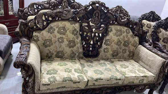 تخم ملكي خشب زان اصلي مابي ولاضرر 9 مقاعد تكمه 9 مقعد 350 وبي مجال بسيط الاتصال ***********
