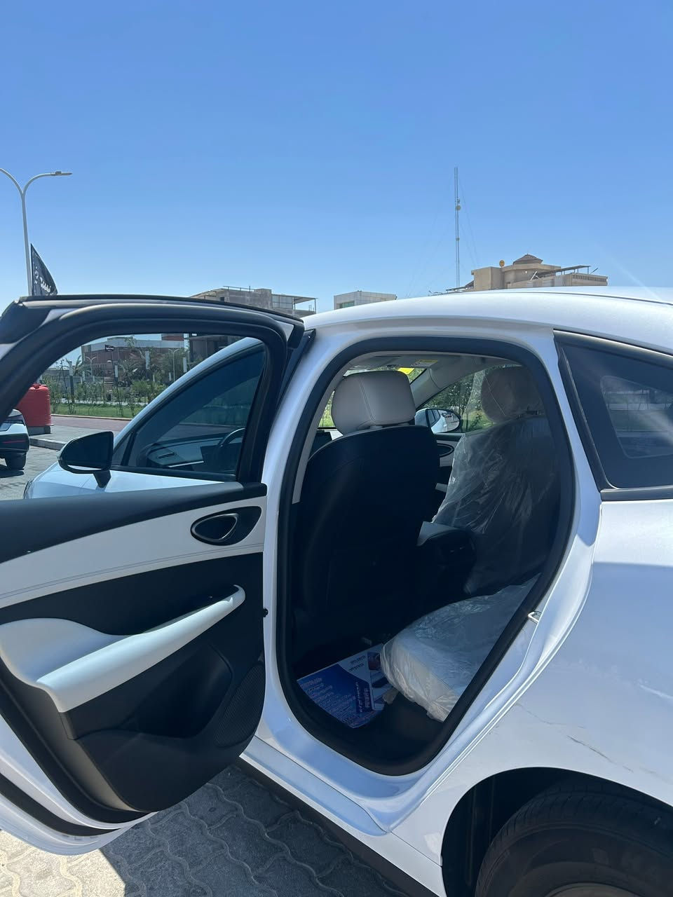 السلام عليكم 
byd للبيع 
سيل 5 موديل 2025 رقم بصره السياره كفاله ما عدا رصعات بل جاملق الخلفي موضحه بل صوره 
السعر 19 مليون مكاني البصره شط العرب
***********
