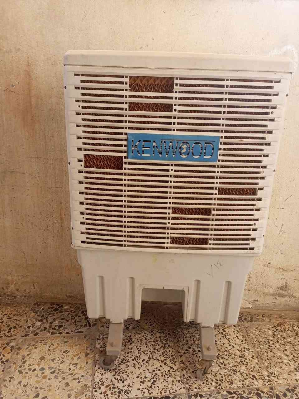 مبردة بلاستيك للبيع لماطور عاطل گشر نظيف سعرها ٣٠ الف ***********
