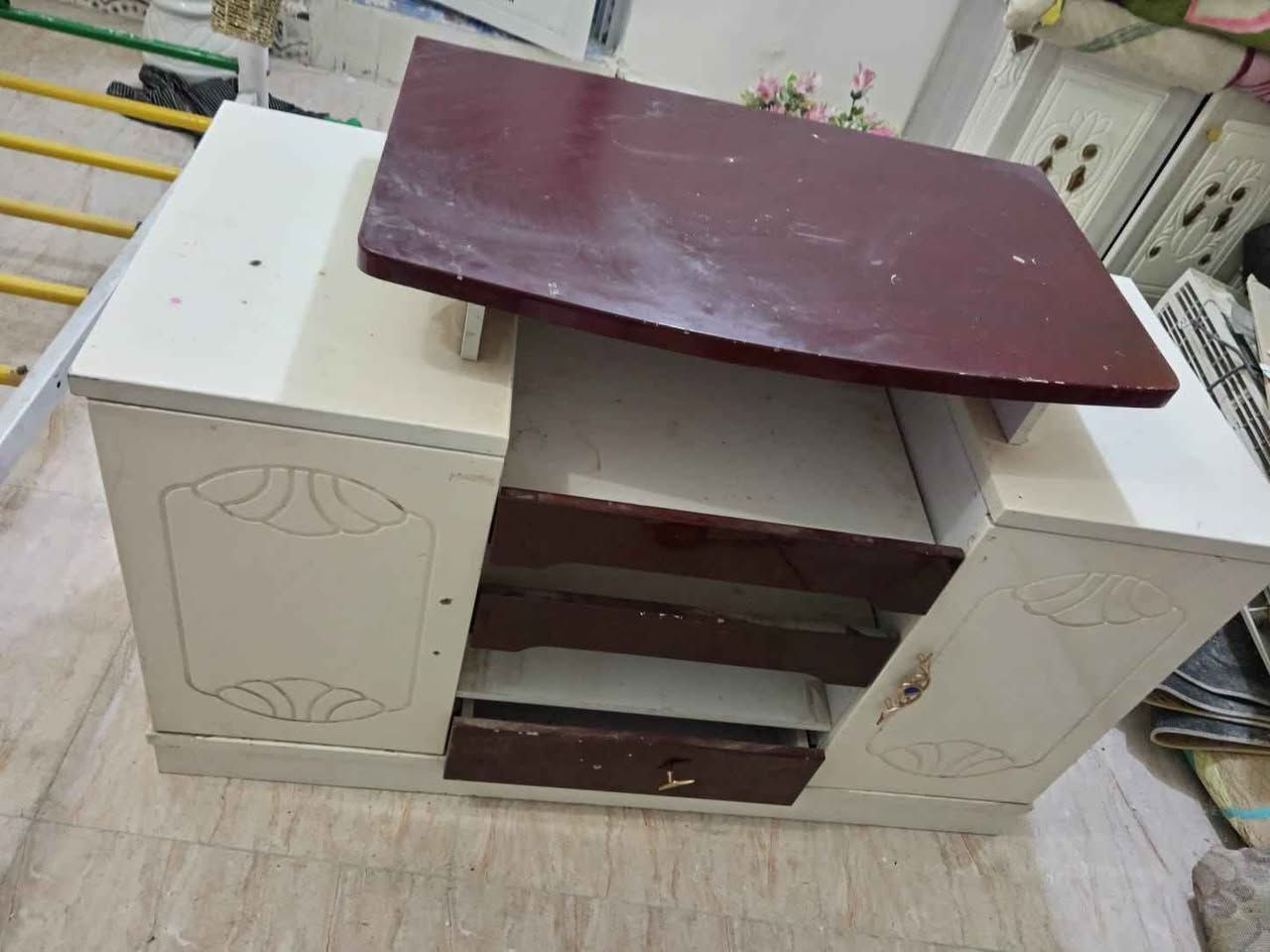 السلام عليكم
غراض بيت للبيع
جربايه نفر ٣٥ الف
كنتور بابين ٦٥ الف
معجانه نوع كبير ٨٠ الف
عربانه طفل ٢٠ الف
ميز بلازمه ثقيل ٣٠ الف
مكينه خياطه فراشه ٣٥ الف 
العنوان ناصريه مركز 
للاستفسار اكثر اتصال ع *********** ناصرية, ذي قار
