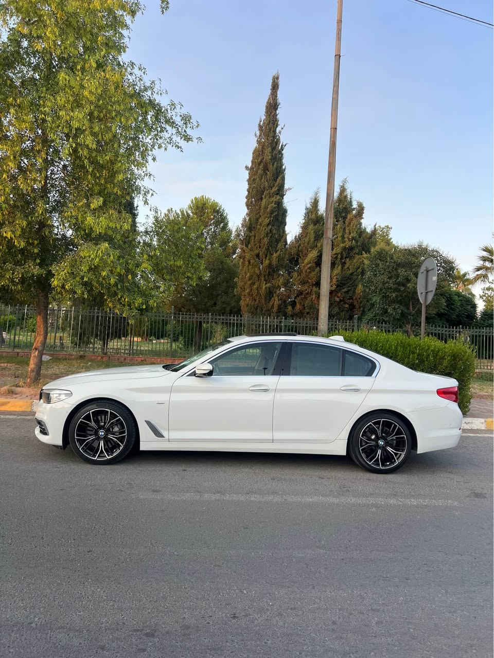 Bmw 530i 2018 luxury 
خليجي وكالة عروش
فول مواصفات ١/١ 
بواب شفط
٥ كامرات
٥ برادت 
داخل مشمشي 
رادار 
كيج الكتروني 
داخل ليد 
بدون صبغ سيارة 
بيها ٣ مكان بارد 
ماشي ١٠٨ الف 
مكان اربيل 
سعر ٢١٨ ورقة مجال بسيط
واتساب *********** أربيل, العراق
