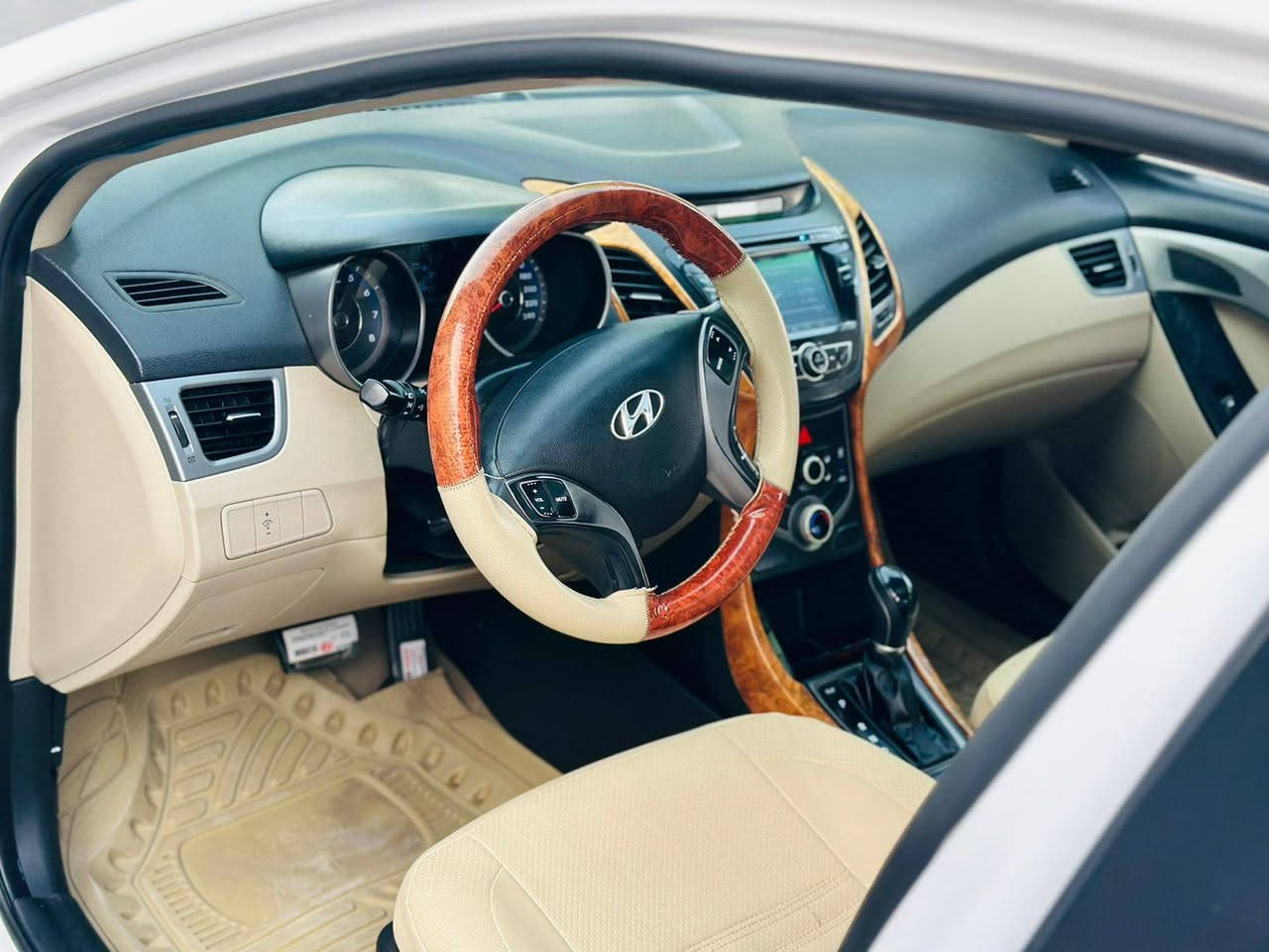 النترا موديل 2015 خليجي 1800 دوش فول مواصفات عده البصمه
كفاله عامه من الضربه والصبغ
بيهه خدوش بسيطه
شاشه تسلا اصليه
الفتحه طكتين
منضومتين زنون عالي ناصي 3 الوان تغيير من الموبايل 
تلبيسه كشنات اصليه طبق الاصل عن البلاد
مكينه كير تبريد خير من الله 
جاهزة السيارة ماشيه 260 حقيقي
#ناصريه___مركز 
#اتصال_______***********
