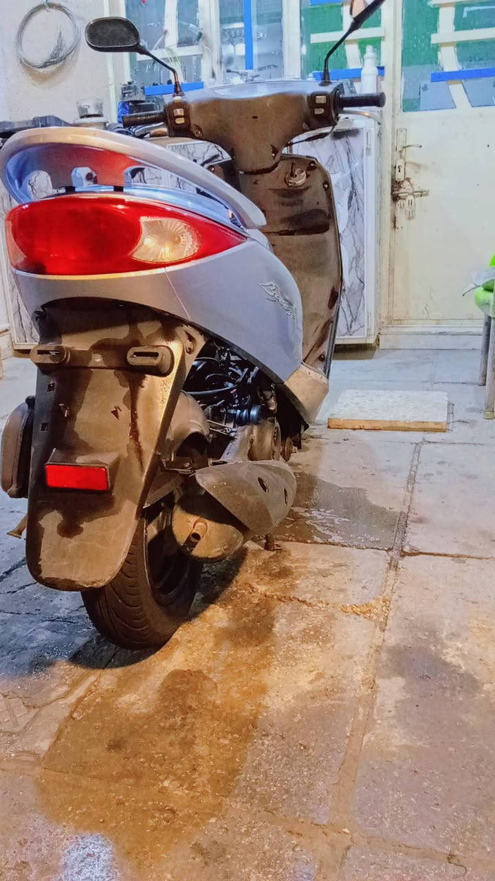 سلام عليكم بريز لايت جوة كفالة عامة من كفر ومكينة دراجة اخت الرمبة عارضهة 750 وبيهة مجال قليل الشراي يخابر مكاني جسر ديالة ***********
