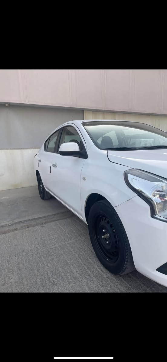 سلام عليكم ورحمه الله وبركاته 
الهمَّ صلِ على محمد وال محمد
نيسان صني هندي 2022 ماشيه 77 الف سيارة مرتبة مال بيت  بيها قطعتين  مبدلات جاملغ سايق والبنيد ما لايحة دواخل وشخط بالباب الخلفي جهة السايق  موضح بالصوره تبريد ثلج  منضومه ع وضع الشركة سيارة متعبانه ومرتبه  
السعر ١١٨ بيها مجال بسيط  
مكاني النجف  
***********
