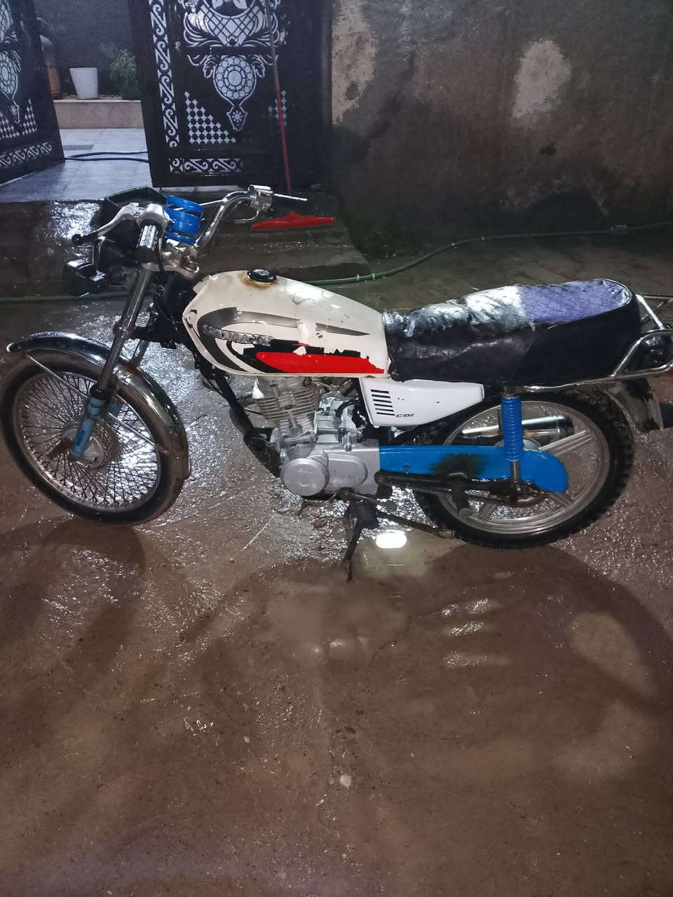 سلام عليكم ورحمه دراجه كير تايكر البيع نضيف شغل كلشي مابيه هندر واحد كلوبات شغال اربع كير اوراق مابيه السعر 275وبيه مجال العنوان ديالى الخاص الرقم ***********او اتساب
