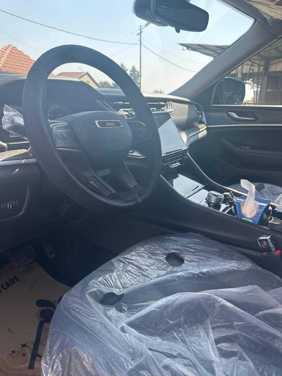 السلام عليكم
جيب كراند شيروكي
الموديل 2023
لون اسود
بدون رقم وكالة خاصة 
تترقم جميع المحافظات 
4x4
حجم المحرك 6 سلندر
V6
5راكب 

مواصفات 
شاشة
تحكم استيرن
كشنات حضن
تدفئة تبريد 
باقي المواصفات معروفه

وارد امريكي
حادثها فقط التاير واكع بدون اي ضرر
وايرباك الدركه ضارب 

وبالعراق الچاملغ الخلفي 
كد شبر بيه بارد وكلير بدون معجون
ولا كص كلش خفيف 

كاملة السيارة للاخير ان شاء الله
وما ناقصها شي 
كير محرك 
تبريد
حدادة
تايرات 
كل شي جديد 
ماشية 80 الف كيلو 

موقع السيارة 📍
البصرة مدينة السعفة او الجمعيات
شارع 60

للاستفسار
***********
