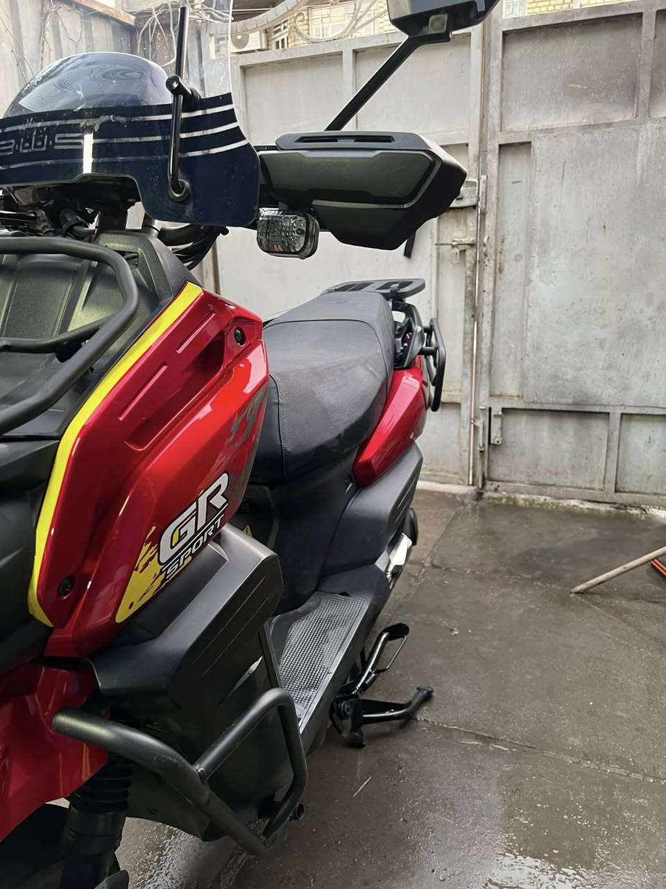 السلام عليكم دراجه شحن اباجي للبيع بطاريات عدد6 ليثيوم خير من الله دراجه كلش نضيفه السعر900 الف رقم مكان حي أور الهاتف***********
