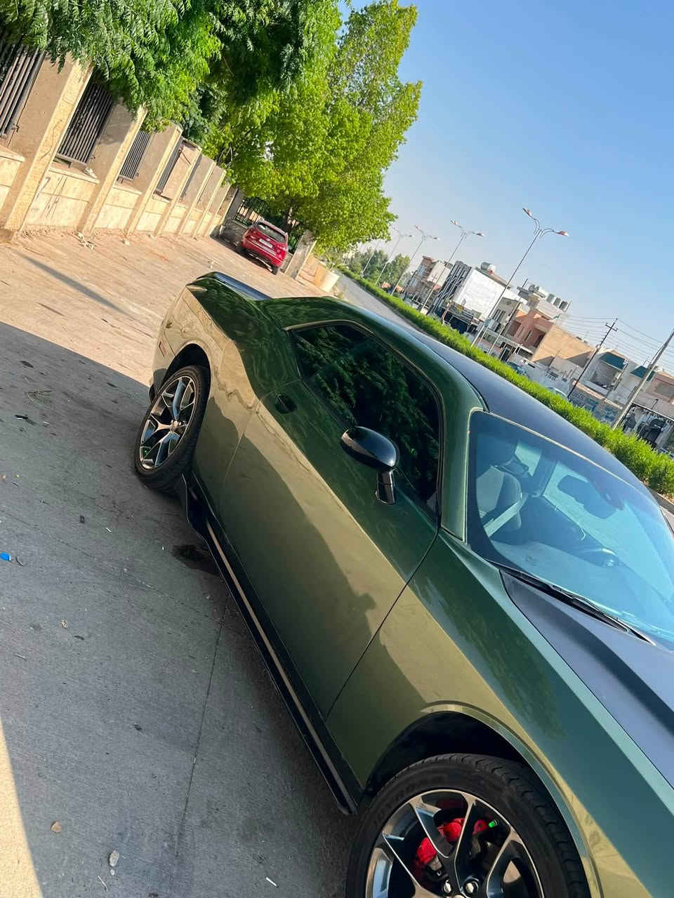 dodge challenger 2023last call V6
اصفات Sxt و مواصفاته معروفه 
٤تايرات و ويال كلهم جديده 
قبل اسبوع بدلت دهن محرك و الگير 
سياره مابيهه ولا دينار مصرف 
كير و المحرك و تبريد كهربائي كلهم بشرط حتى حجر بيئه موجود بيهه 
موبايل /***********موجود بيهه بس واتس اب و فايبر 
سياره ماشيه ٣٧الف 

مكان السياره /أربيل 
السعر /١٤٩ورقه و بيهه مجال 
مواصفات (و سياره ٢ويل مو دبل اكسل مرغوب )
سماعات alpine
تحديد سرعه 
تشغيل عن بعد 
تسجيل car play

