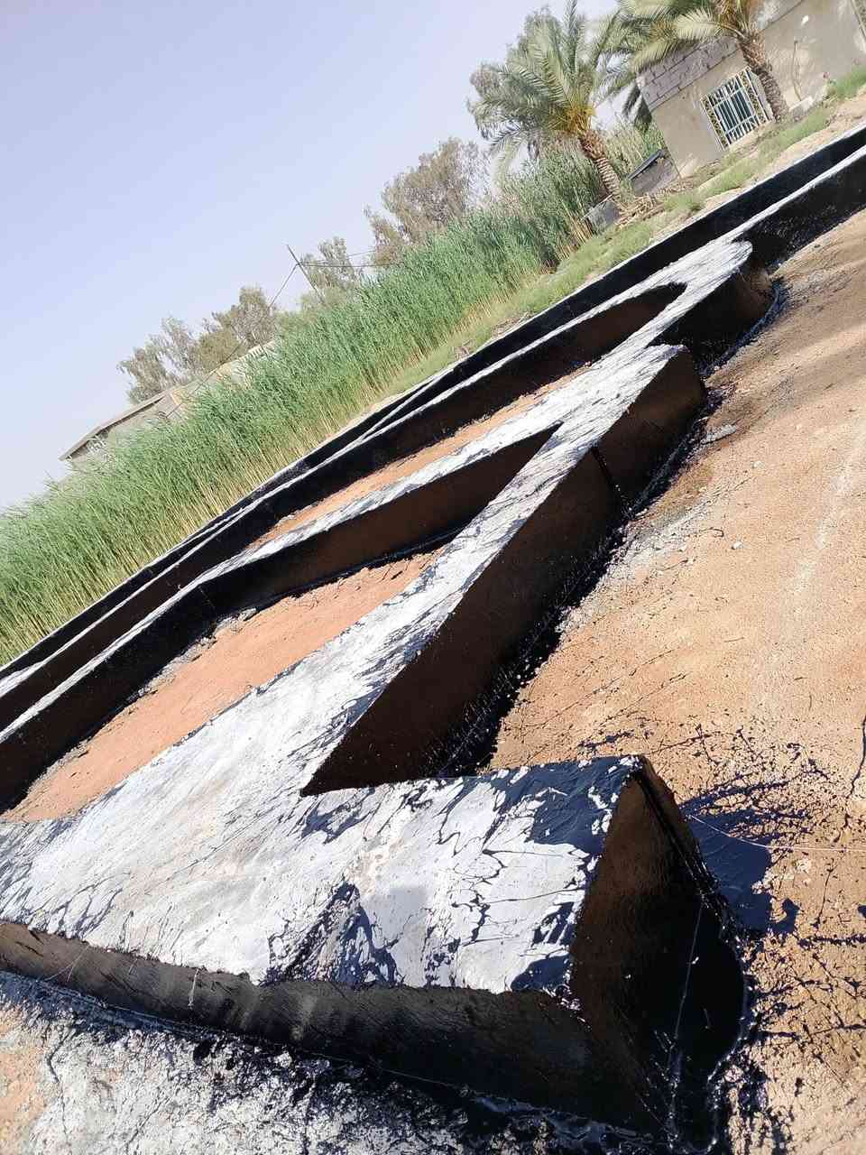 السلام عليكم. 
نعمل لتزفيت السطوح ولاساسات وكافة المباني عمل درجة اولى.  
جير.    لباد.    فلانكوت.     اتصل    ***********
