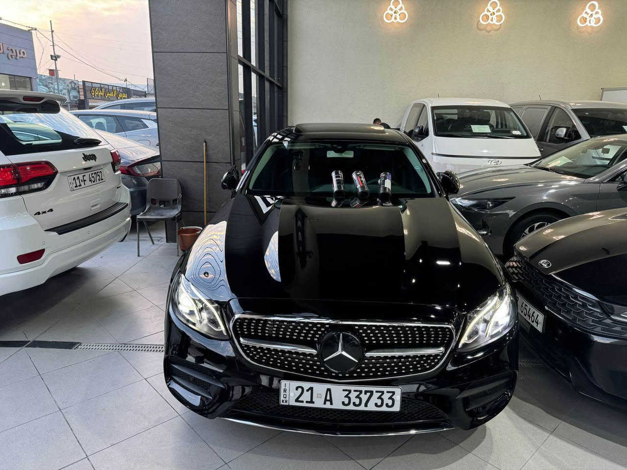 مارسيدس E300 تحديث خارج E63 موديل 2017 
رقم مميز تضليل بلسنويه سنه تقريبا 
كير مكينه شاصي كفالة 
صبغ جاملغ وبنيد حادث امريكا 
السعر 26500 وبيها مجال 
للاتصال *********** بغداد, العراق
