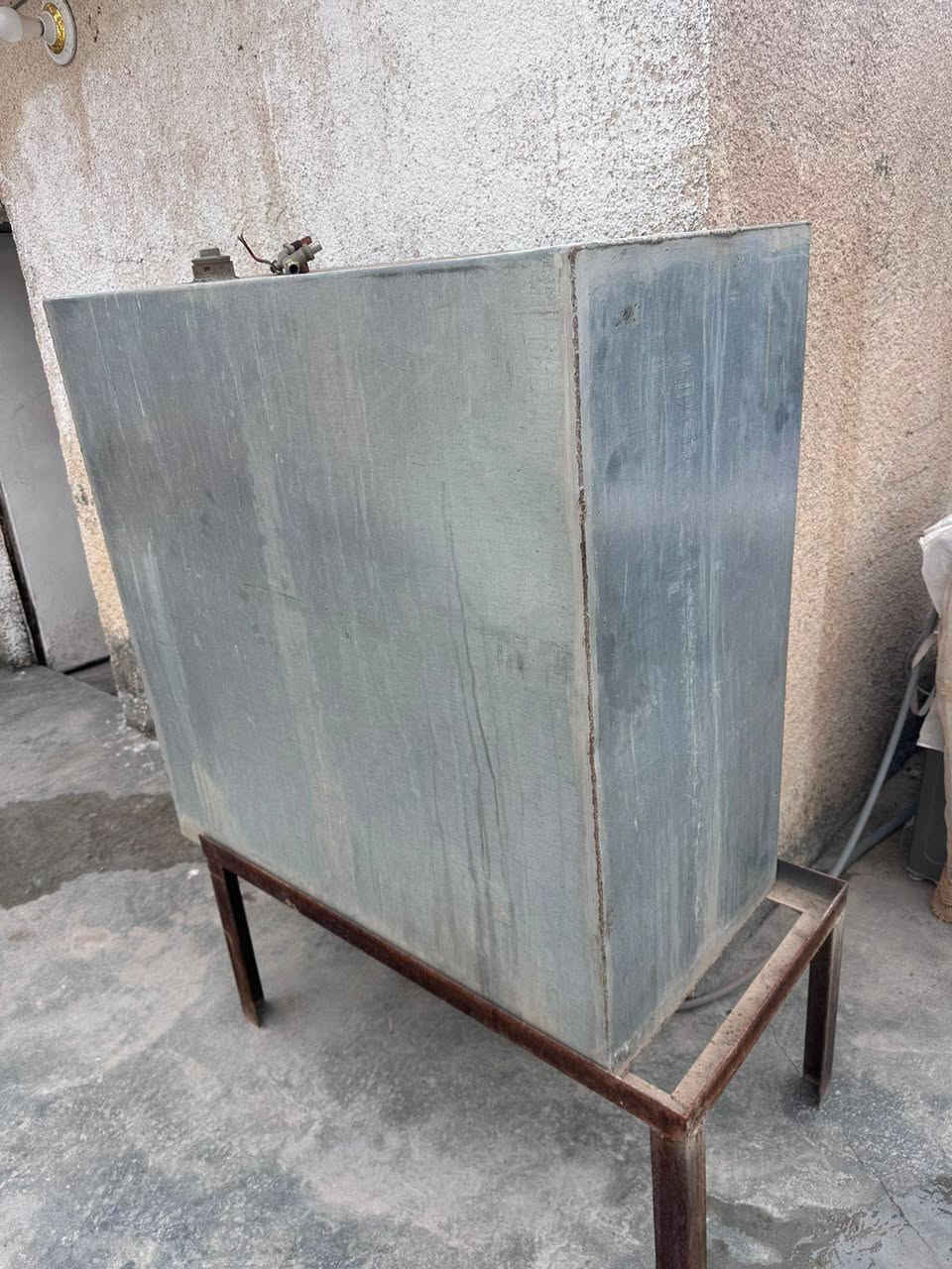 تانكي نفط للبيع اي عيب مابي سعره 60 بي مجال مكاني يم جامع سيد هاشم رقم موبايل ***********
